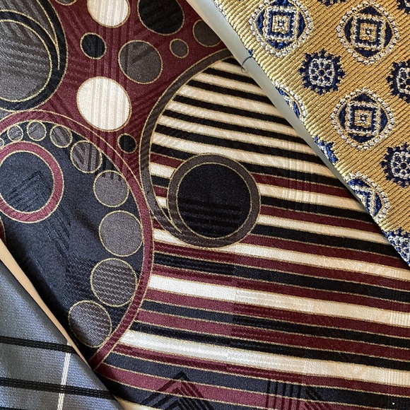 Assorted Silk Ties 4 in a group - Picture 4 of 8